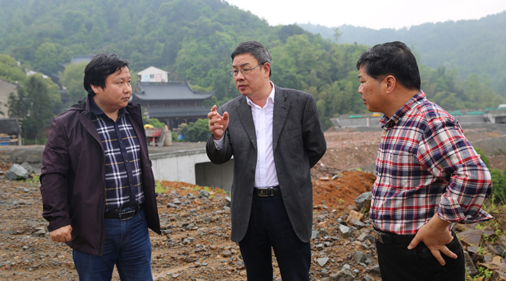 在104國(guó)道跨高速公路主線施工現(xiàn)場(chǎng).JPG